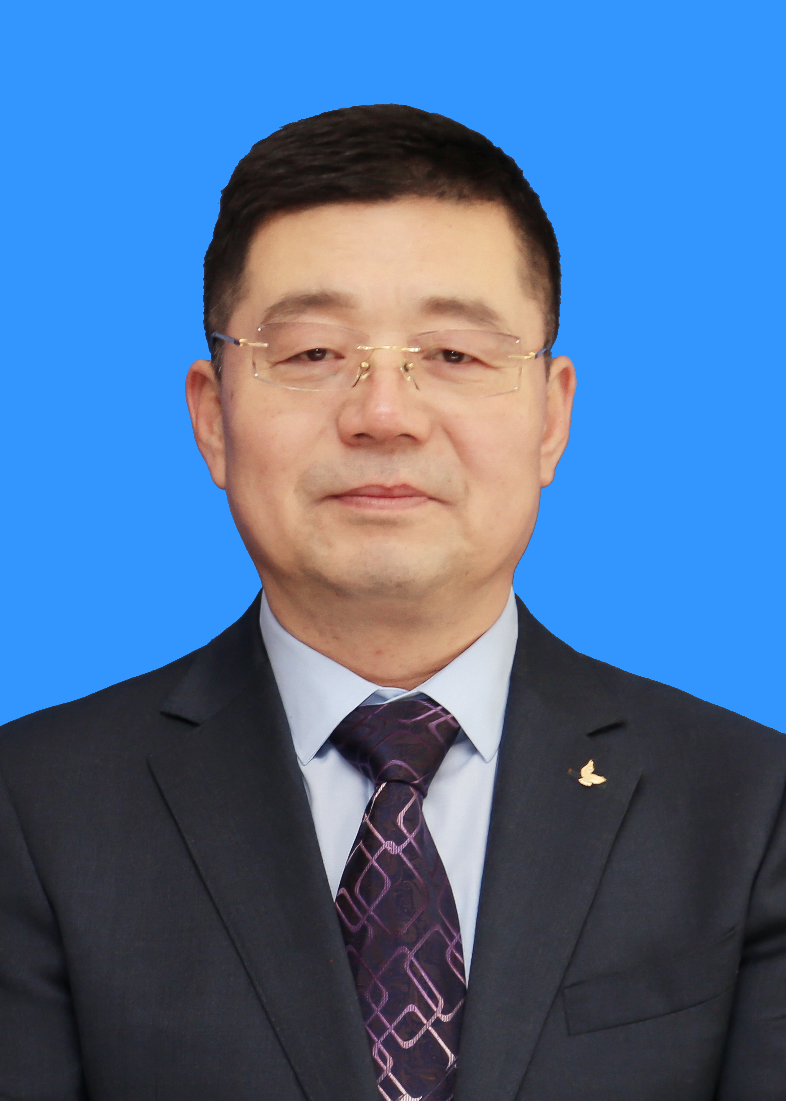 楊曉東  集團(tuán)董事、千峰水泥集團(tuán)董事長(zhǎng)